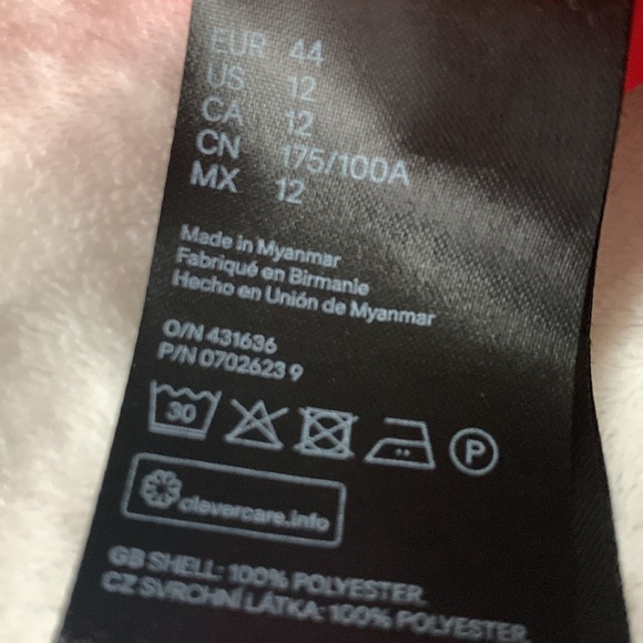 H&M women’s sleeveless red top - Picture 5 of 5